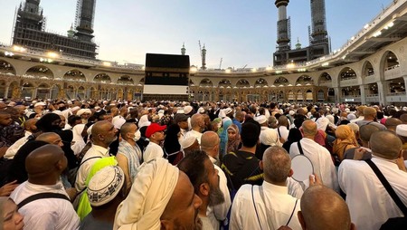 jemaah-haji-melaksanakan-tawaf-wada-atau-tawaf-perpisahan-di-kabah-masjidil-haram-makkah-arab-saudi_169